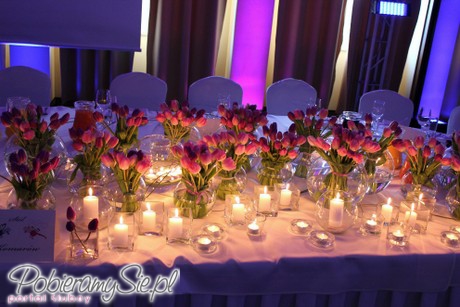 dekoracje ślubne tulipany dekoracje światłem róż